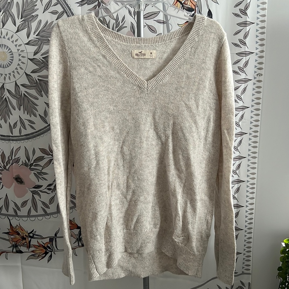 cream/tan light hollister sweater size medium